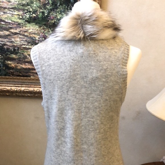 SKIES ARE BLUE  Open Front Waterfall Style Gray Knit Vest Faux Fur Trim Women Sm - Picture 9 of 16